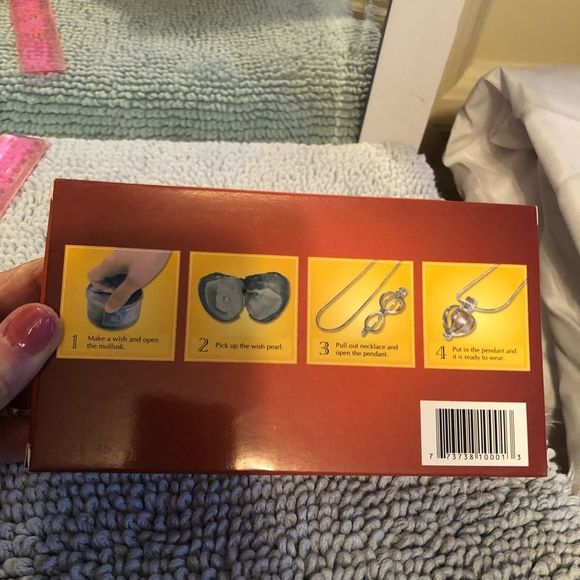 Oyster with pearl/ silver cage necklace - Picture 4 of 5